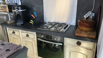 Micro-ondes, four, cafetiÚre/bouilloire, bouilloire électrique