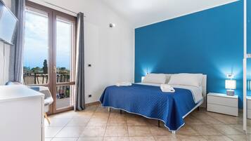 4 habitaciones, tabla de planchar con plancha y cuna de viaje