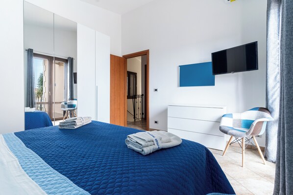 4 bedrooms, iron/ironing board, travel cot, free WiFi