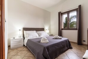 4 bedrooms, iron/ironing board, travel crib, free WiFi