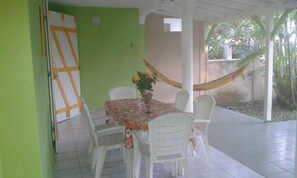 Outdoor dining - Tourist apartment rental: ISORA (SAINTE ANNE)
