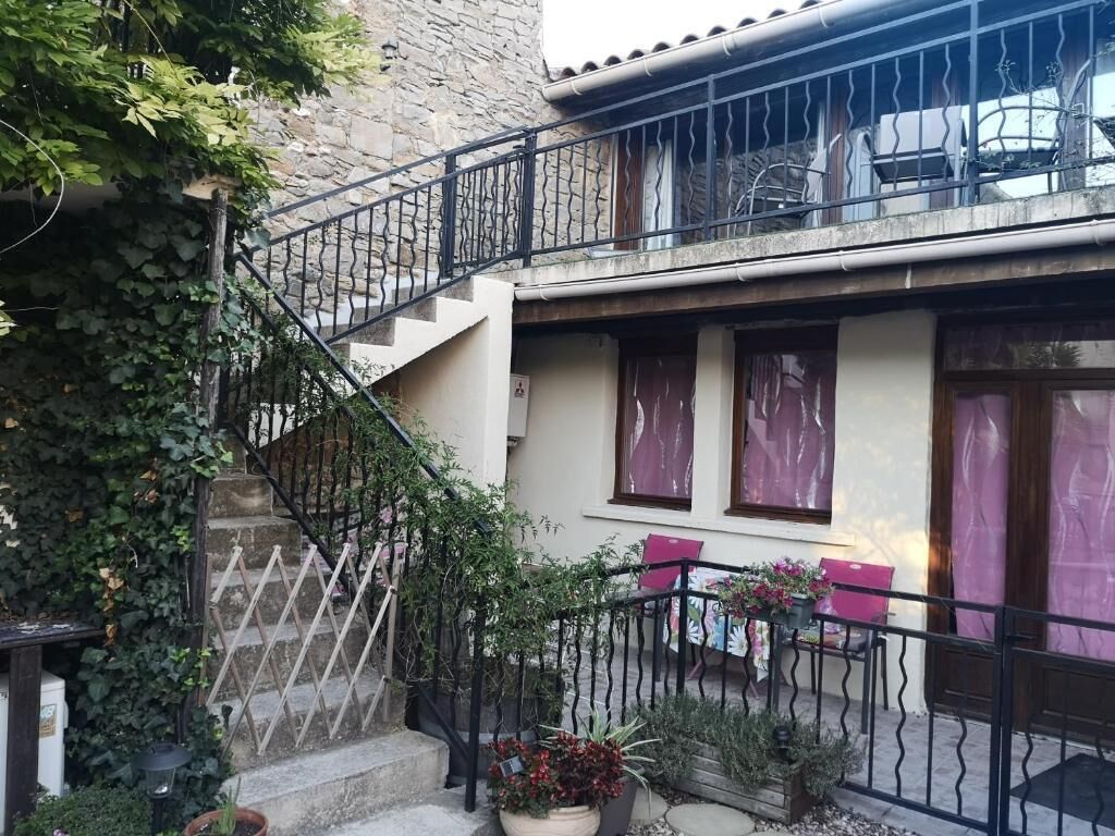 Le Studio Games room,Spa Pool, Terrace, Wi-Fi, UKTV, Village Location