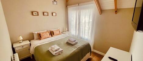 1 bedroom, free WiFi, bed sheets