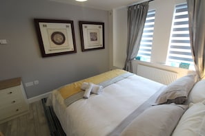 2 habitaciones, tabla de planchar con plancha y wifi gratis 