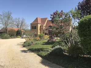 المنشأة من الخارج