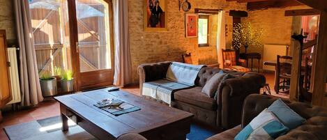 TV, fireplace, DVD player, table tennis