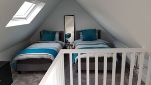 2 slaapkamers, een strijkplank/strijkijzer, reisbedje, gratis wifi