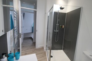 Shower, hair dryer, towels, soap