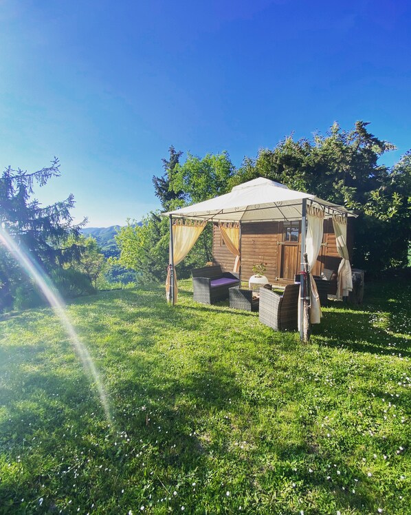 Property grounds - Fabulous Farmhouse on the Mugellane Hills near Florence. Feel the nature  (Vicchio)