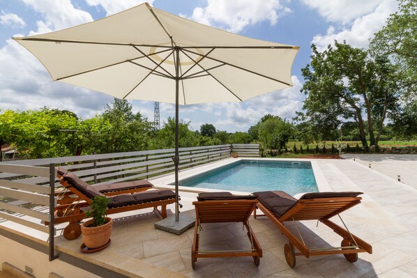 حمّام سباحة خارجي