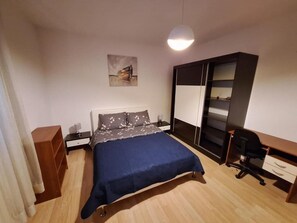 2 bedrooms, in-room safe, iron/ironing board, WiFi - App with jacuzzi for 5 people, close old town (Trogir)