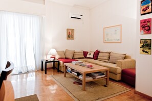 TV - Acropolis area next Metro & Museum (Athina)