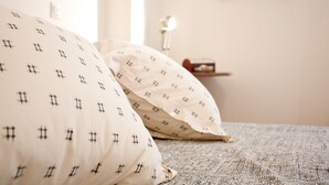 A bed with patterned pillows and a textured blanket. - Acropolis area next Metro & Museum (Athina)