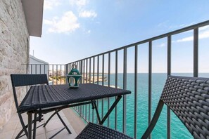 Outdoor dining - Superior Apartment Sea View (Polignano A Mare)