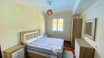 3 dormitorios, tabla de planchar con plancha, wifi gratis y ropa de cama