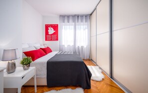 1 bedroom, iron/ironing board, Internet, bed sheets - Apartment 10 minutes from City Centre (Pula)