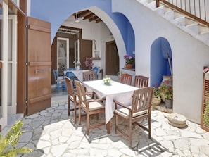 Outdoor dining - Lefkara View- Traditional house (Pano Lefkara)