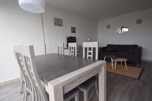 Dining - FULL APARTMENT WITH SEA VIEW, BEACH 25M IN FRONT! 60m2 from 2 to 6 PEOPLE (Royan)