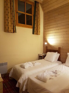 1 chambre, fer et planche à repasser, lit parapluie, Wi-Fi gratuit