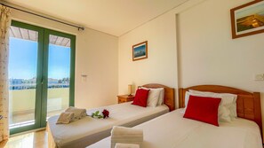 2 bedrooms, iron/ironing board, travel cot, free WiFi