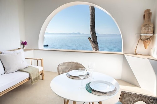 ALCUDIA-MALLORCA-FIRST LINE OF SEA