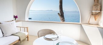 ALCUDIA-MALLORCA-FIRST LINE OF SEA