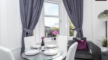 Traditional Apartment, 1 Bedroom | Living area | Smart TV, Netflix