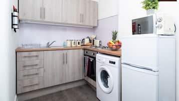 Traditional Apartment, 1 Bedroom | Private kitchen | Full-size fridge, microwave, oven, stovetop