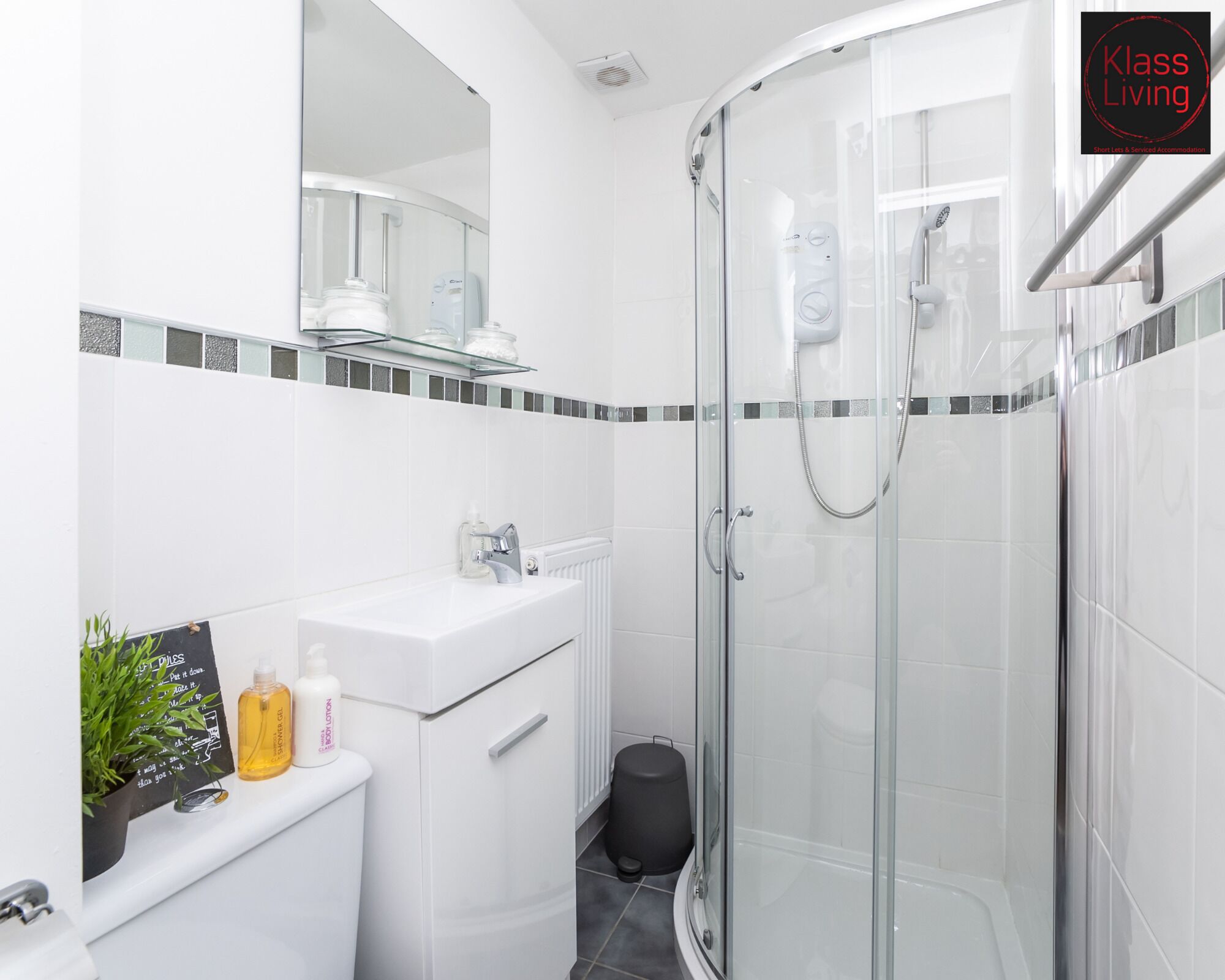 Apartamento tradicional, 1 quarto | Banheiro | Chuveiro, produtos de toalete grátis, secador de cabelo 
