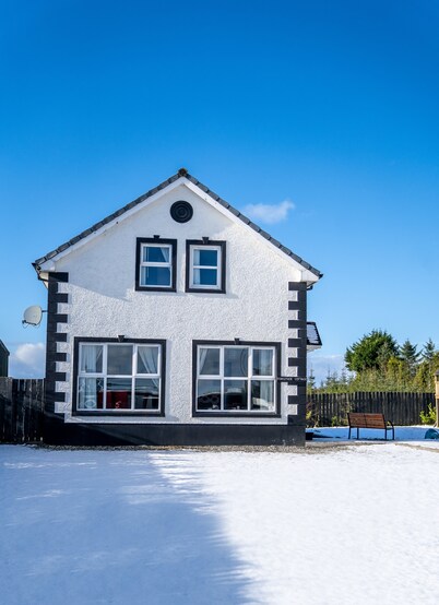 Cosy 2 Bedroom Cottage in the countryside of Ballycastle, NI