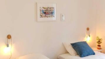 3 bedrooms, iron/ironing board, travel crib, WiFi