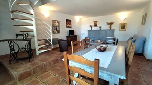 تلفزيون، مشغل دي في دي، كُتُب، مكتبة فيديو