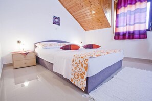 Romantisches Apartment, 3 Schlafzimmer | Bügeleisen/Bügelbrett, kostenlose Babybetten, Zustellbetten