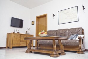 Apartment, 3 Schlafzimmer, Meerblick | Wohnbereich | Smart-TV, Netflix