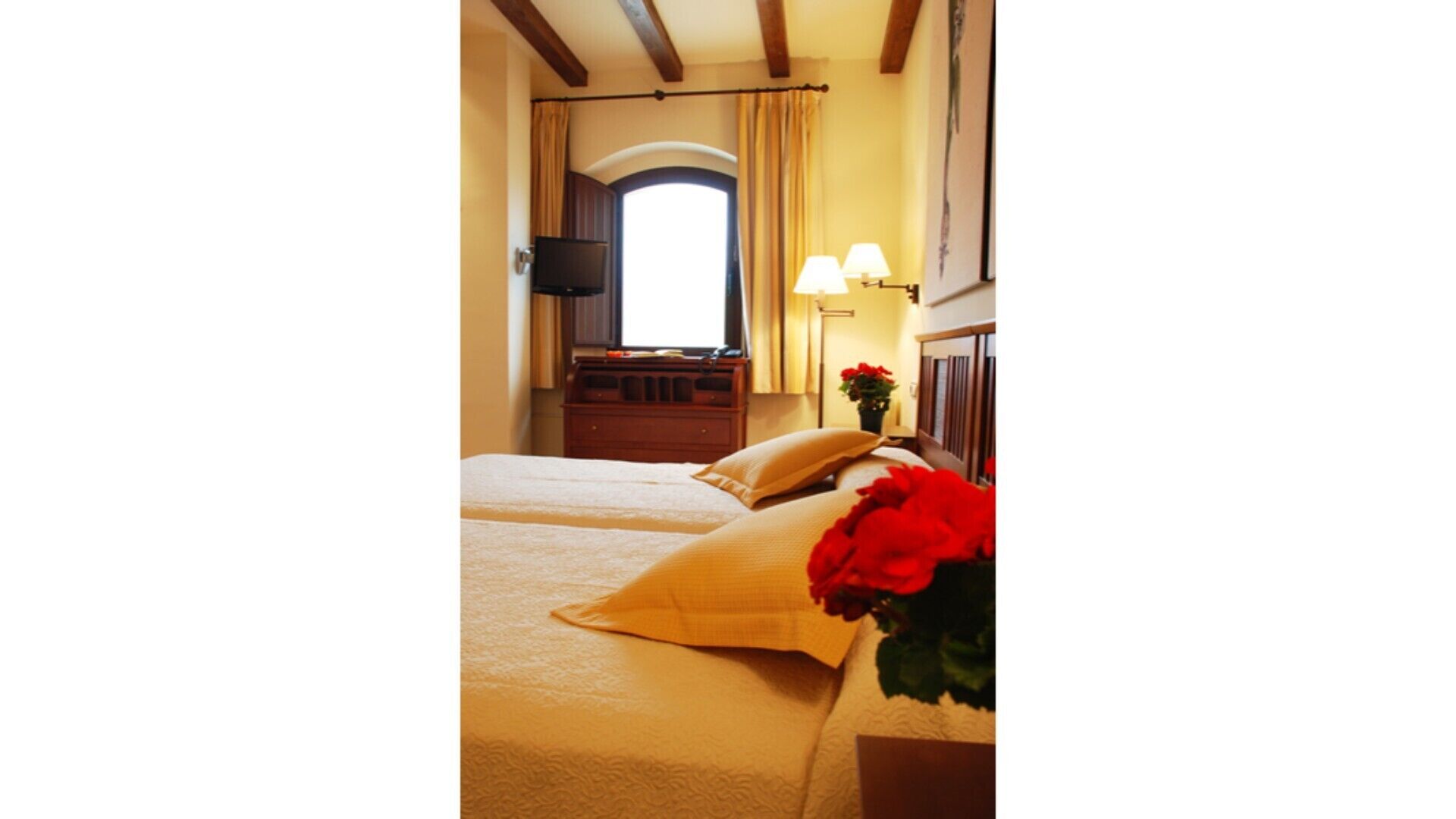 Private room in rural hotel with charm 3