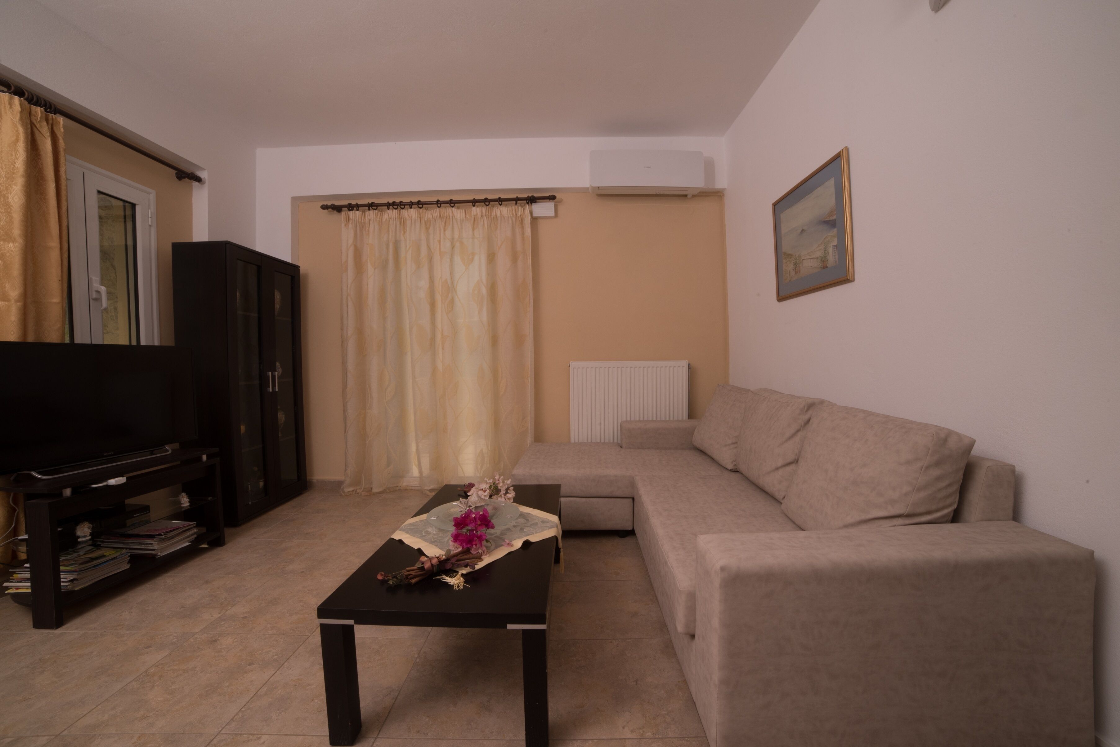 VILLACHARULA  luxurious villa in Pitsidia