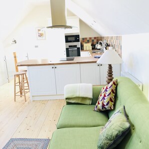 TV, books -  Fabulous 2 bedroom cottage located in a smallholding near Exmoor and beaches (South Molton)