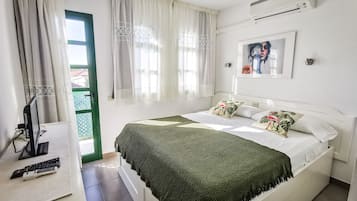 1 bedroom, in-room safe, iron/ironing board, free WiFi