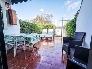Outdoor dining - Beautiful comfortable bungalow, very well equipped, quiet, in Maspalomas (Maspalomas)