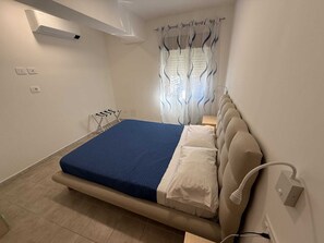 2 bedrooms, iron/ironing board, travel cot, free WiFi
