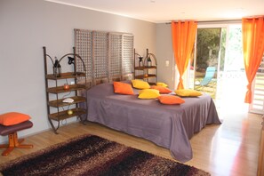 2 bedrooms, iron/ironing board, Internet, bed sheets