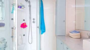 Shower, hair dryer, towels