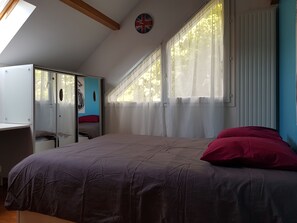 2 habitaciones, tabla de planchar con plancha, wifi y ropa de cama 