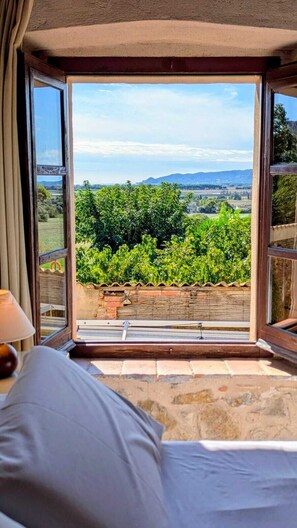 7 bedrooms, iron/ironing board, free WiFi, bed sheets - Rural house for groups and hikers, nature and tranquility lovers. (La Torre Vella)