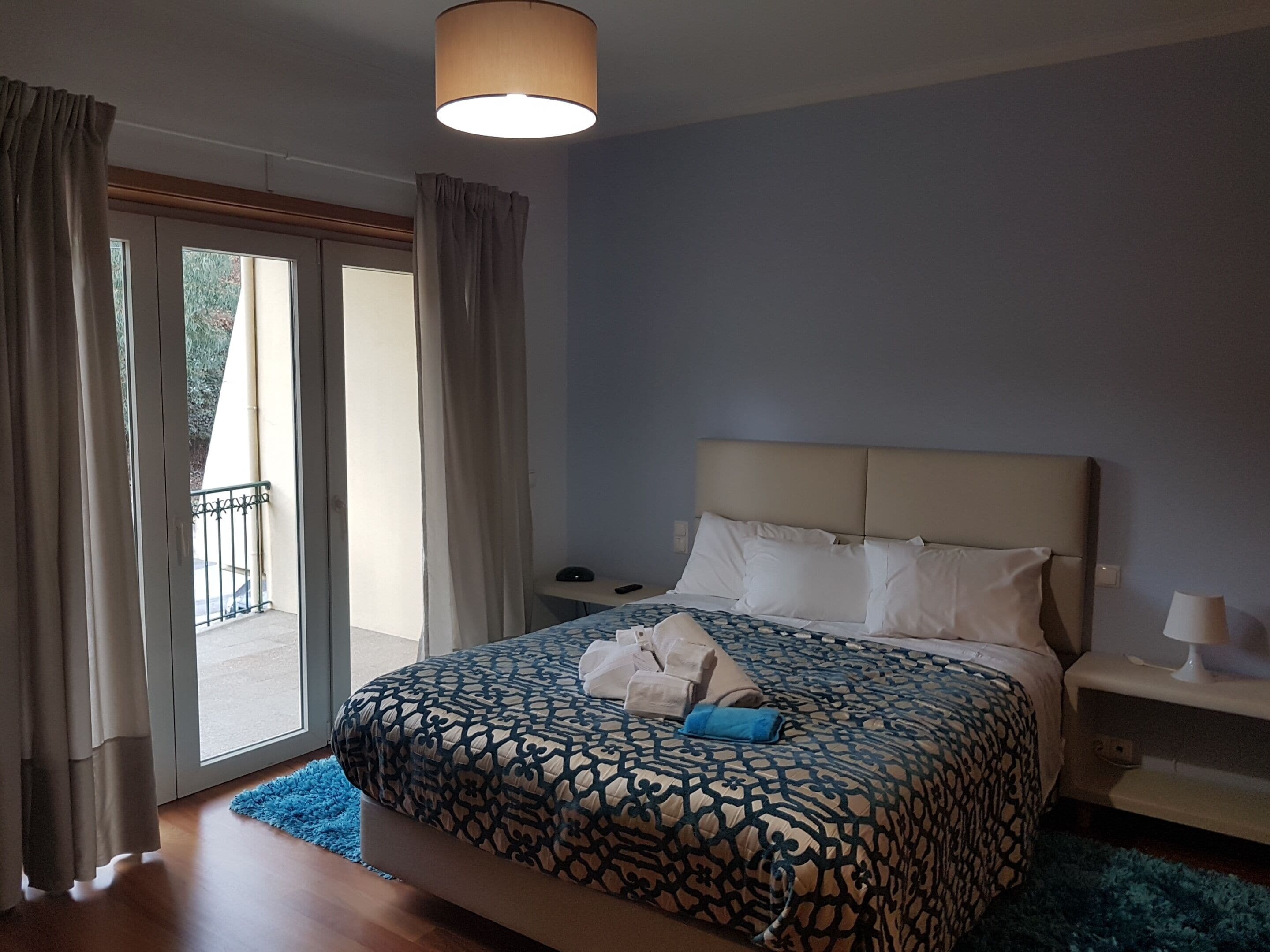 3 dormitorios, tabla de planchar con plancha, wifi gratis y ropa de cama