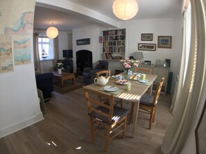 Dining - TRINITY COTTAGE. Charming historic cottage just off the Quay in Appledore. (Appledore)