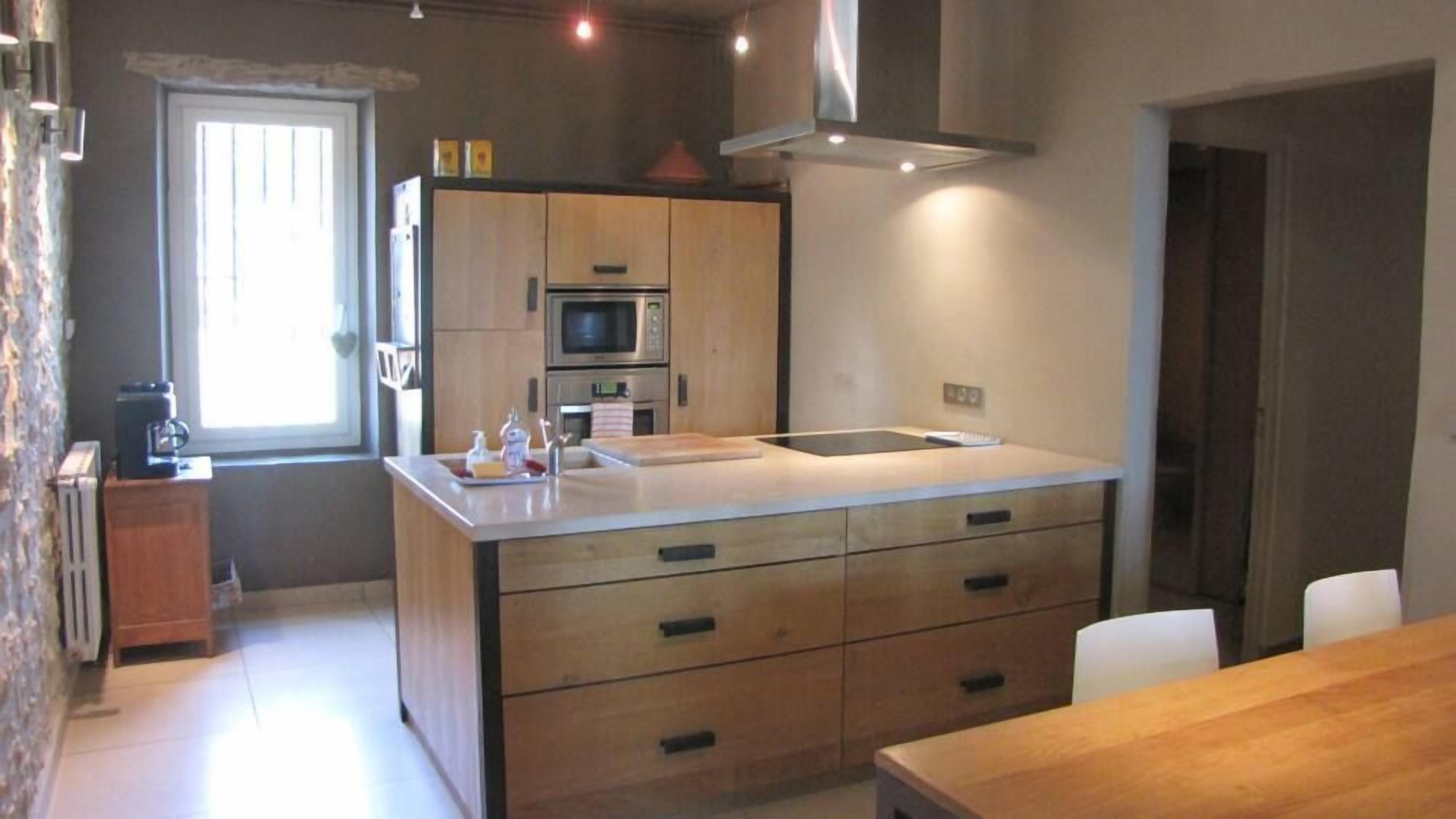 Châteaurenard, 6 bedrooms, 5 bathrooms, 240m2, swimming pool, garden, 12 people