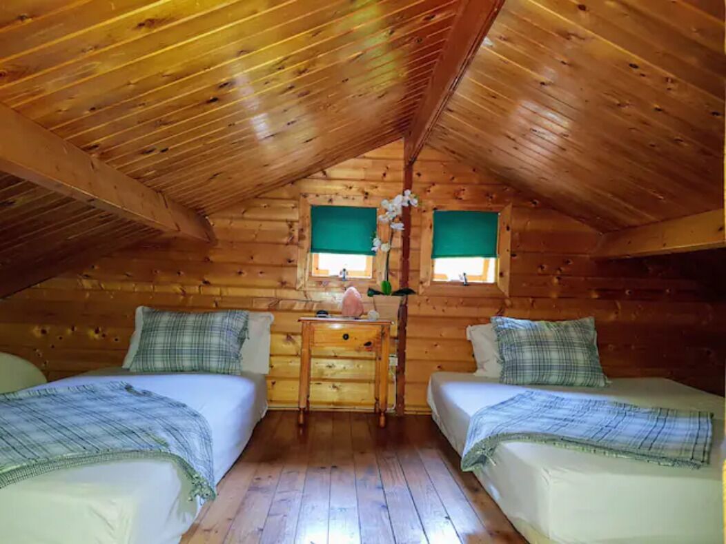 2 slaapkamers, een strijkplank/strijkijzer, reisbedje, gratis wifi