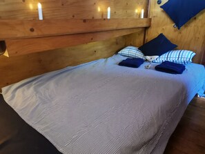 5 bedrooms, bed sheets