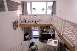 المنشأة من الداخل